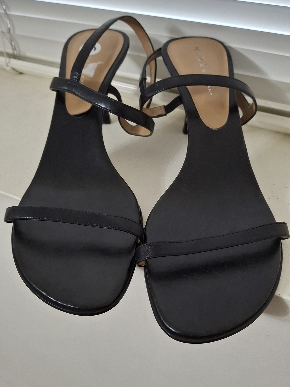 Nine & Company Black Leather Strappy Kitten Heel Sandals Size 10M